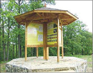 Informční altánek (přístřešek) na Akropoli na Závisti - místo srazu